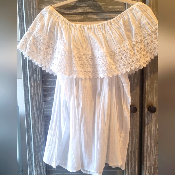 📣2 for $35‼️ Embroidered & Lace White Multi-colored Peasant Top Yellow & Blue - Picture 2 of 6